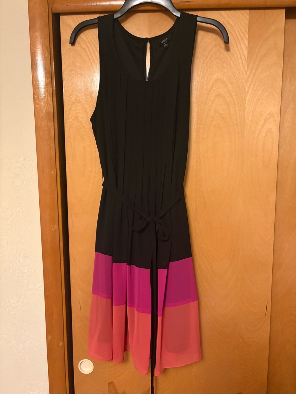 Apt. 9 Black Colorblock Sleeveless Dress with Pink & Coral Hem Medium